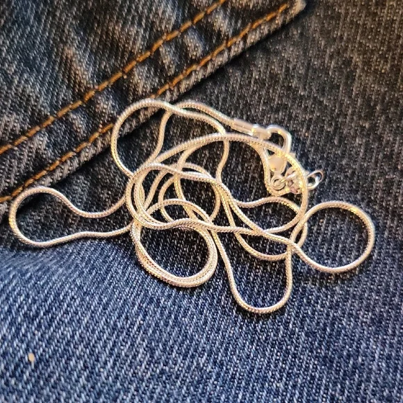 NWOT 22 Inch Elegant Sterling Silver Necklace - Picture 2 of 3